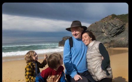 Джулиан Ассанж бостандыққа шыққаннан кейін алғаш рет суретке түсті