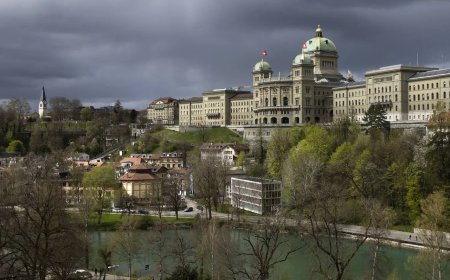 Швейцария Ресейге қарсы санкцияларға байланысты капитал үшін «қауіпсіз баспана» мәртебесін жоғалтты