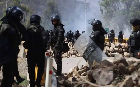 Explosive clashes erupted in Bolivia: protesters allegedly seized a military base