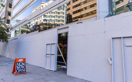 АҚШ: Ақ үй, Капитолий және Камала Харрис резиденциясы қорғаныс құрылымдарымен қоршалған - фото Washington Post