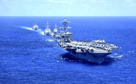 Хусилер USS Abraham Lincoln әуе кемесі мен американдық эсминецтерге соққы бергенін жариялады.