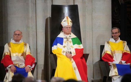 Нотр-Дам дін қызметкерлерінің түстері масондықпен байланысты ма?