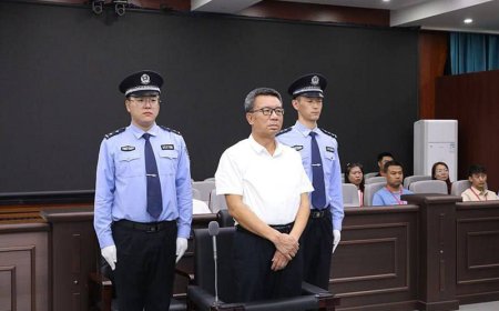 Қытай шенеунікті 426 миллион доллар жымқырғаны үшін өлім жазасына кесті