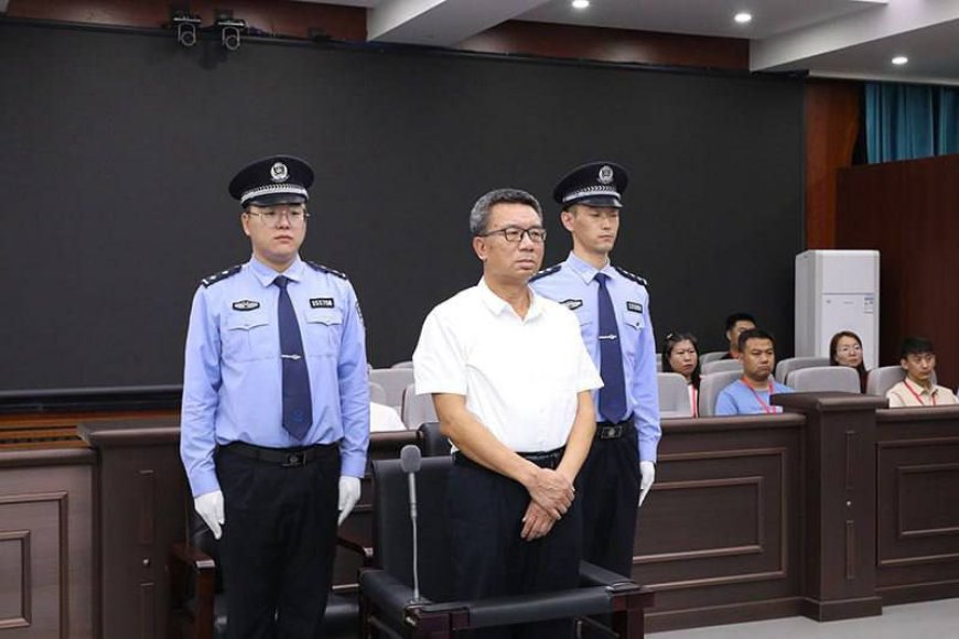 In China, an official was executed for embezzlement of $ 426 million