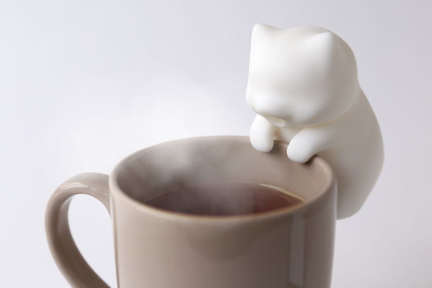 Japanese Create a "Cat Blower" to Cool Drinks and Soups