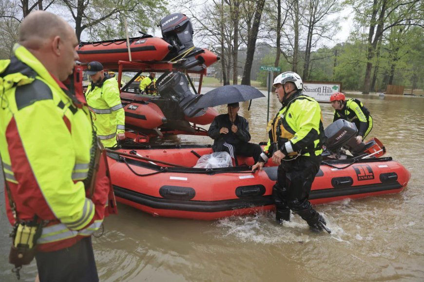 Storms and floods claim 16 lives in the U.S.