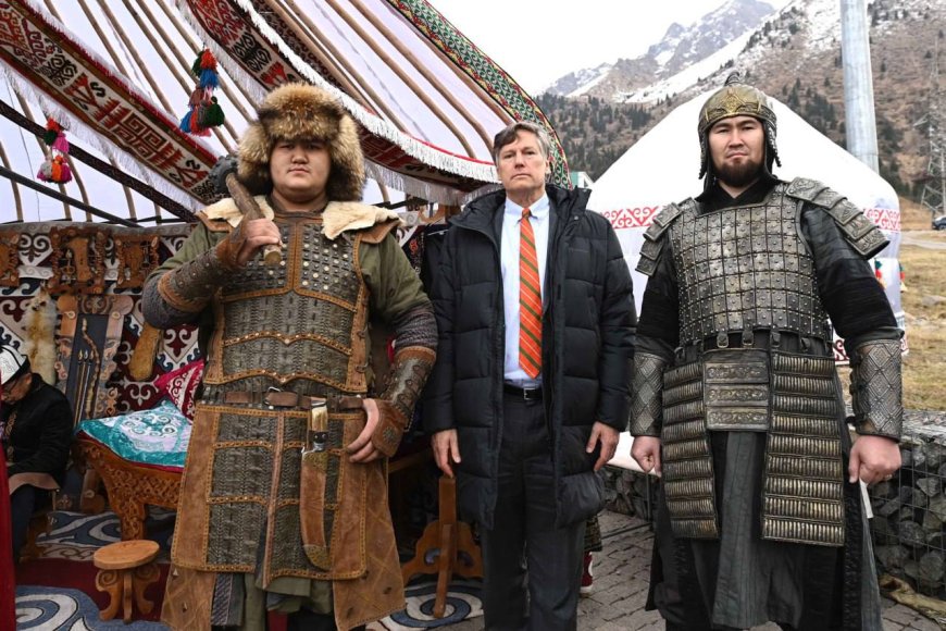 АҚШ президентінің арнайы өкілі мен мемлекеттік хатшының орынбасары Алматыға келді