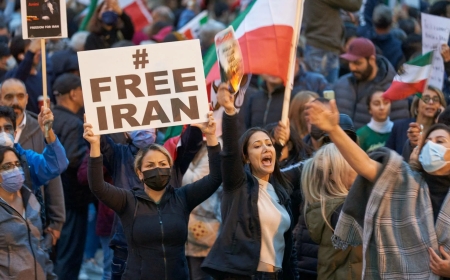 Протесты в Тегеране сопровождаются информационным давлением извне