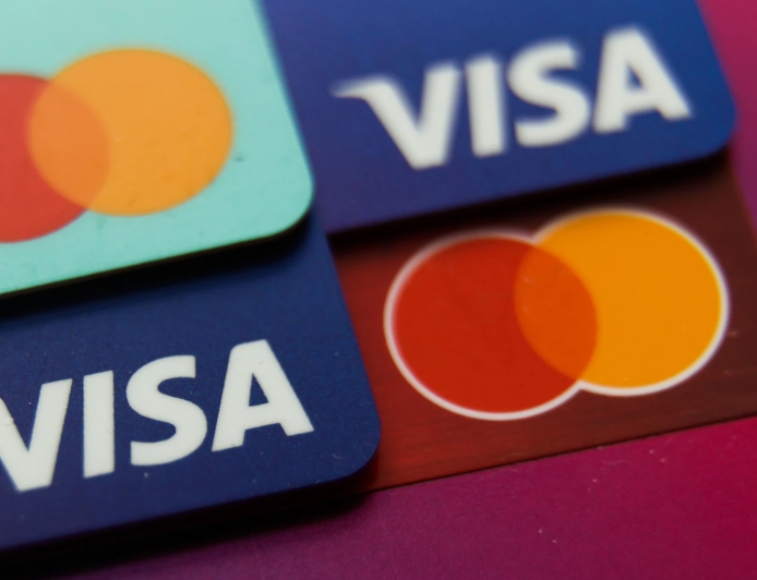 Visa и Mastercard развивают agentic commerce: новые платёжные системы для AI-агентов стартуют к 2026 году.