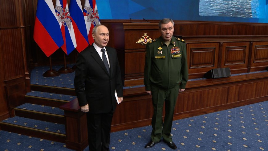 Владимир Путин на расширенной коллегии Минобороны подвел военные итоги года.