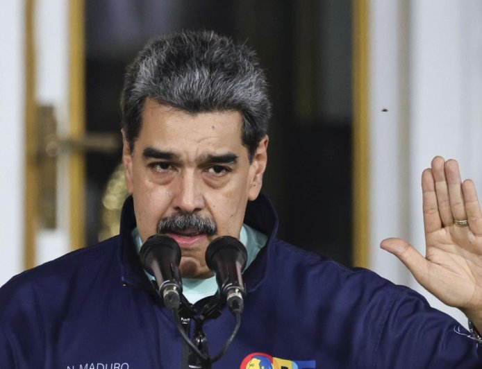 Швейцария заморозила активы Мадуро после силового сценария США