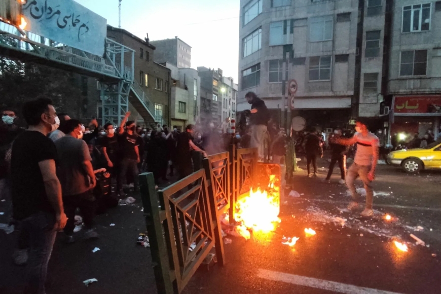 Гибель протестующих в Иране: версия о снайперской тактике третьей стороны