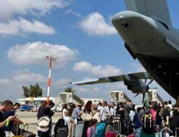 Страны Запада начали срочную эвакуацию граждан с Ближнего Востока на фоне военной эскалации