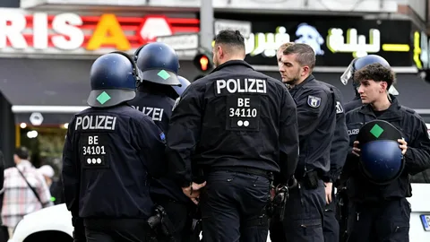 Berlin Police Remove Photos of Palestinian Prisoners From Protest Truck
