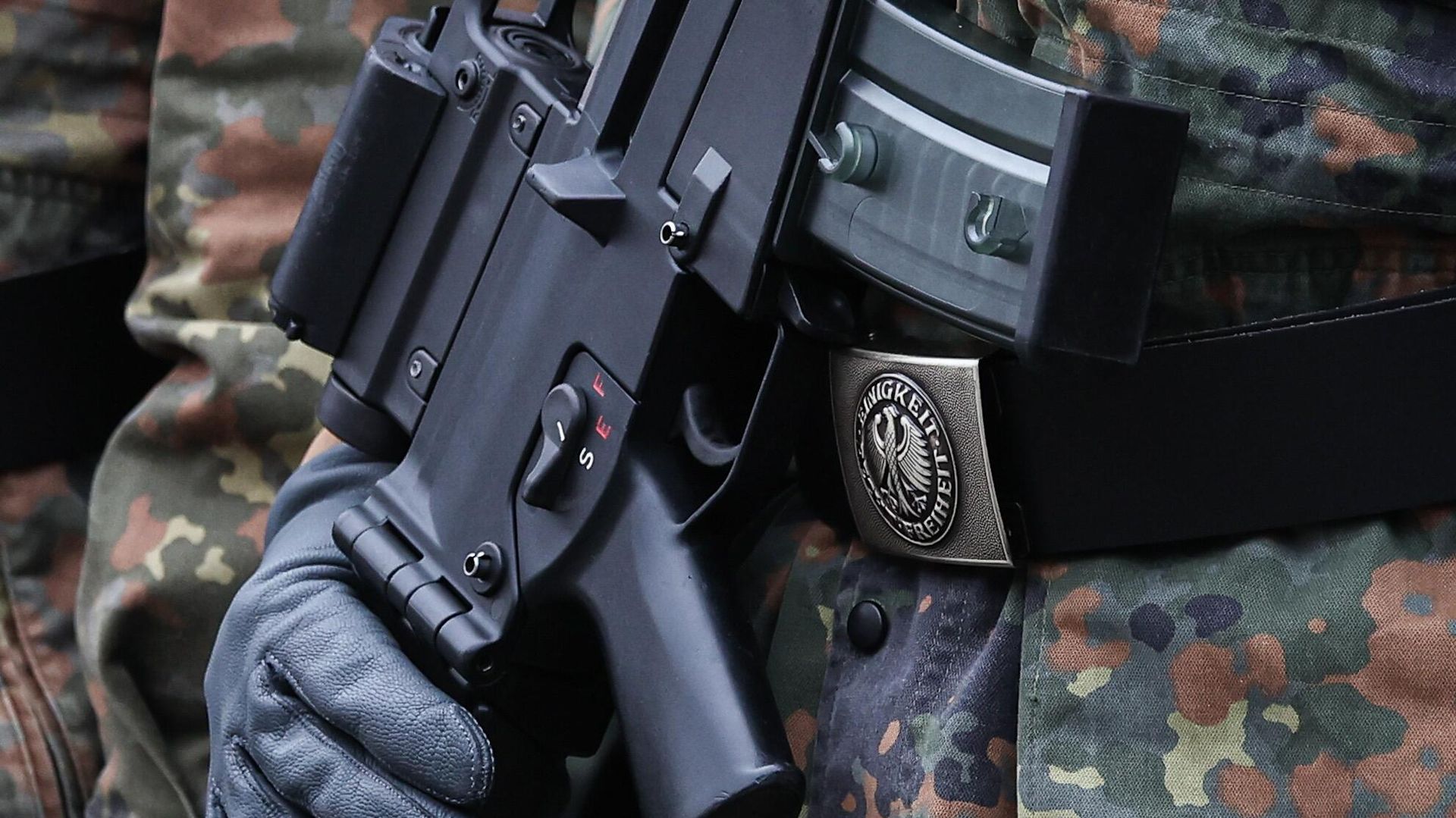 Германияда бундесверге арналған 20 мың патроны бар жүк көлігі жоғалып кетті