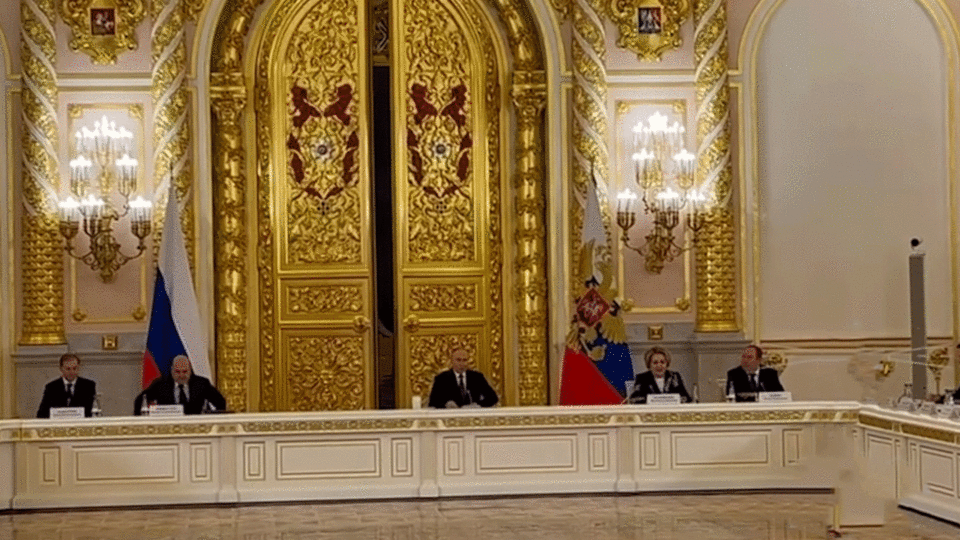 Владимир Путин провел  заседание совета по стратегическому развитию и национальным проектам в Александровском зале Кремля.