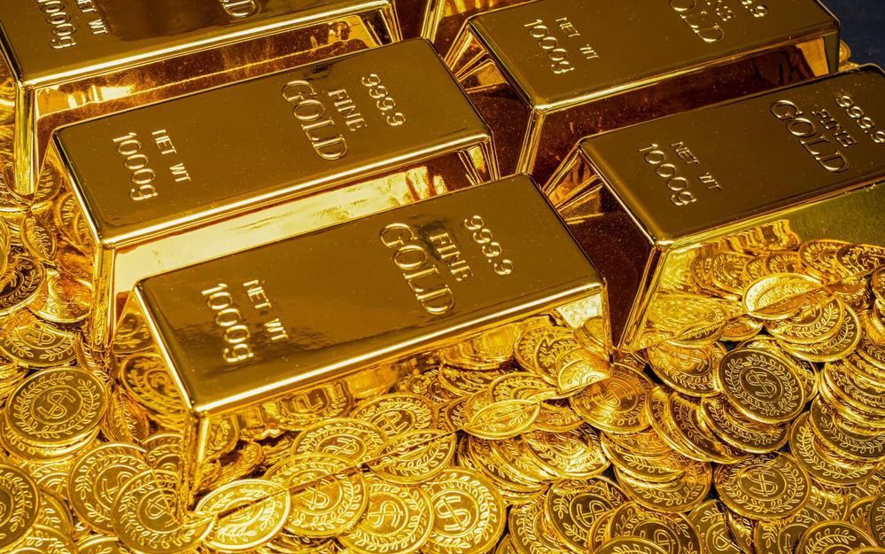 Золото достигло рекордной цены в 2507 долларов за унцию