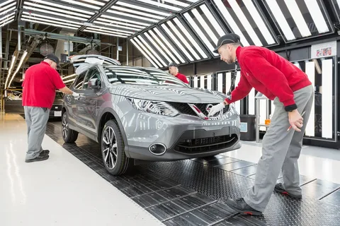 Nissan 9000 жұмыс орнын қысқартып, Mitsubishi акцияларын сатады