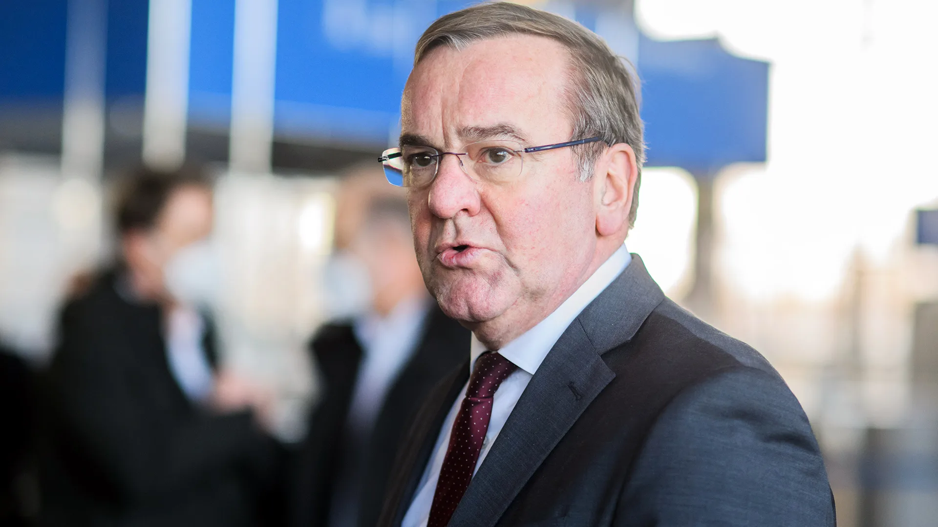German Defense Minister Considers Deploying Bundeswehr Peacekeepers to Ukraine