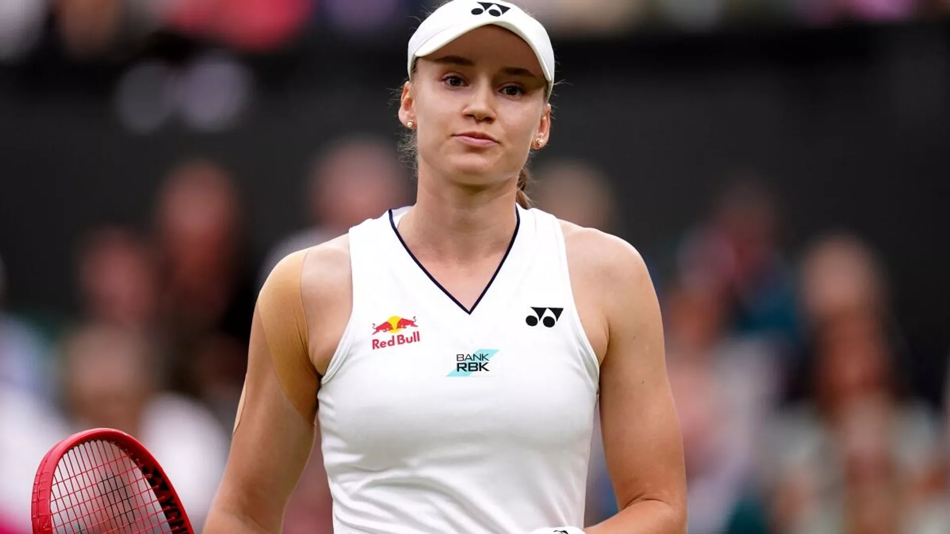 Елена Рыбакина показала новый суперкар за 62 миллиона