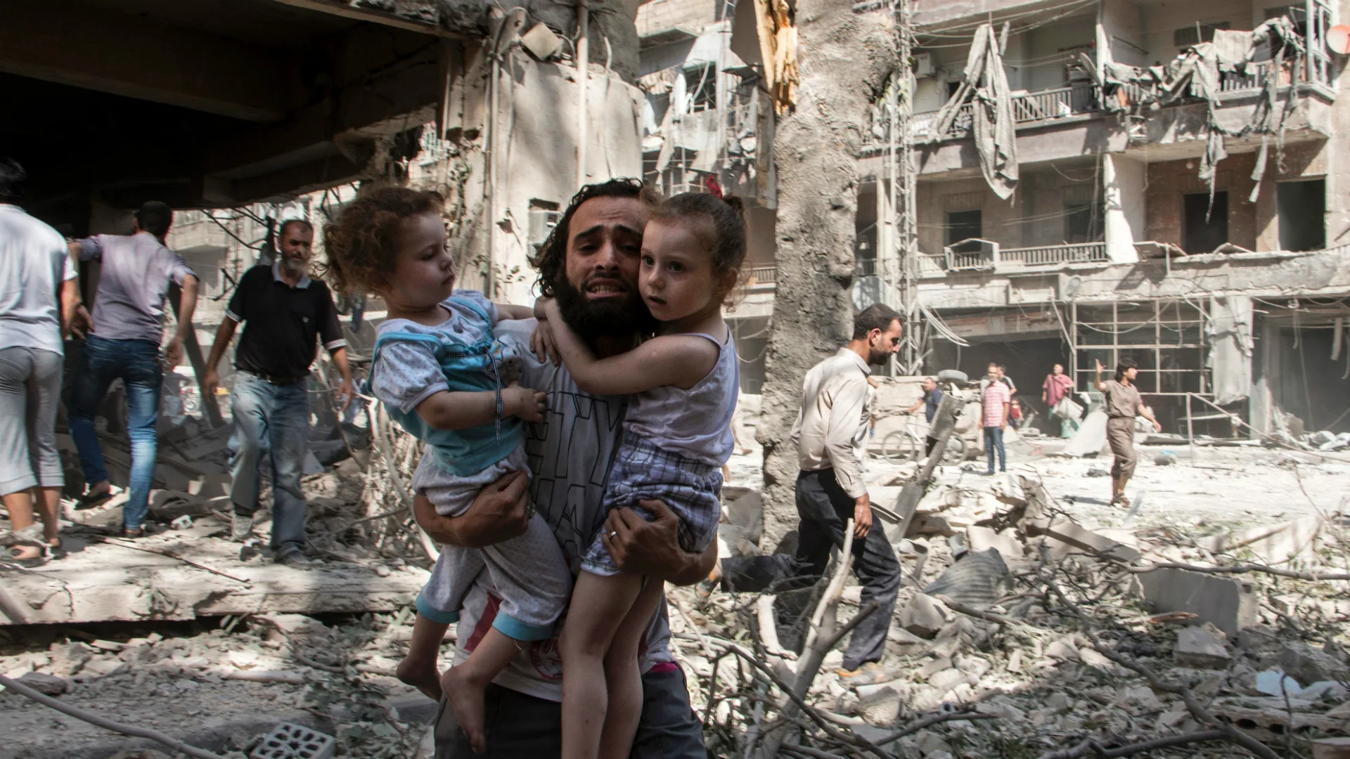 The tragedy in Gaza: mass killings and hundreds of victims per day