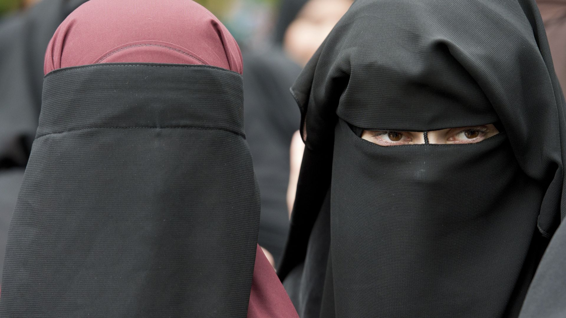 Kyrgyz Parliament Approves Fines for Face-Covering Clothing and Tightens Religious Legislation