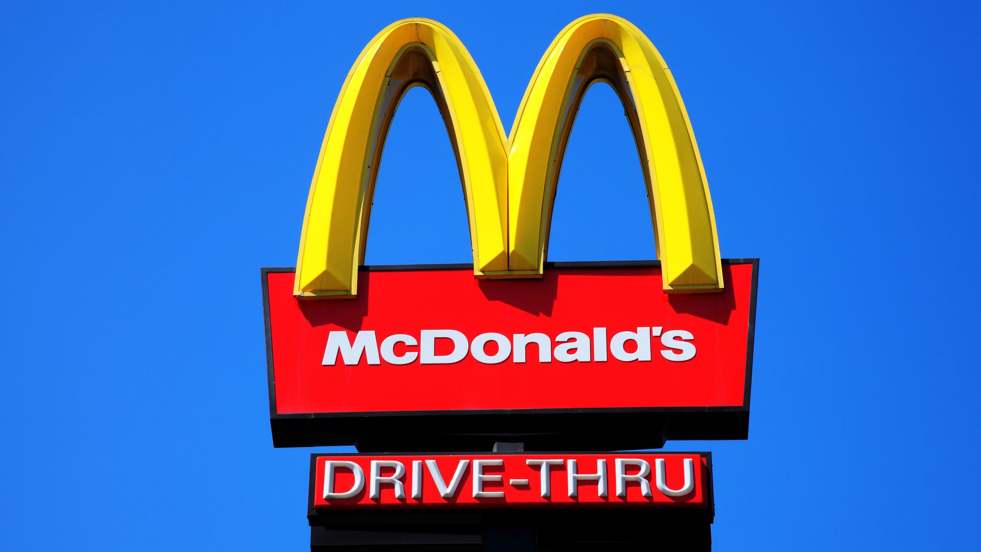 Бойкот жалғасуда: Даниядағы белсенділер McDonald's-ты нысанаға алды