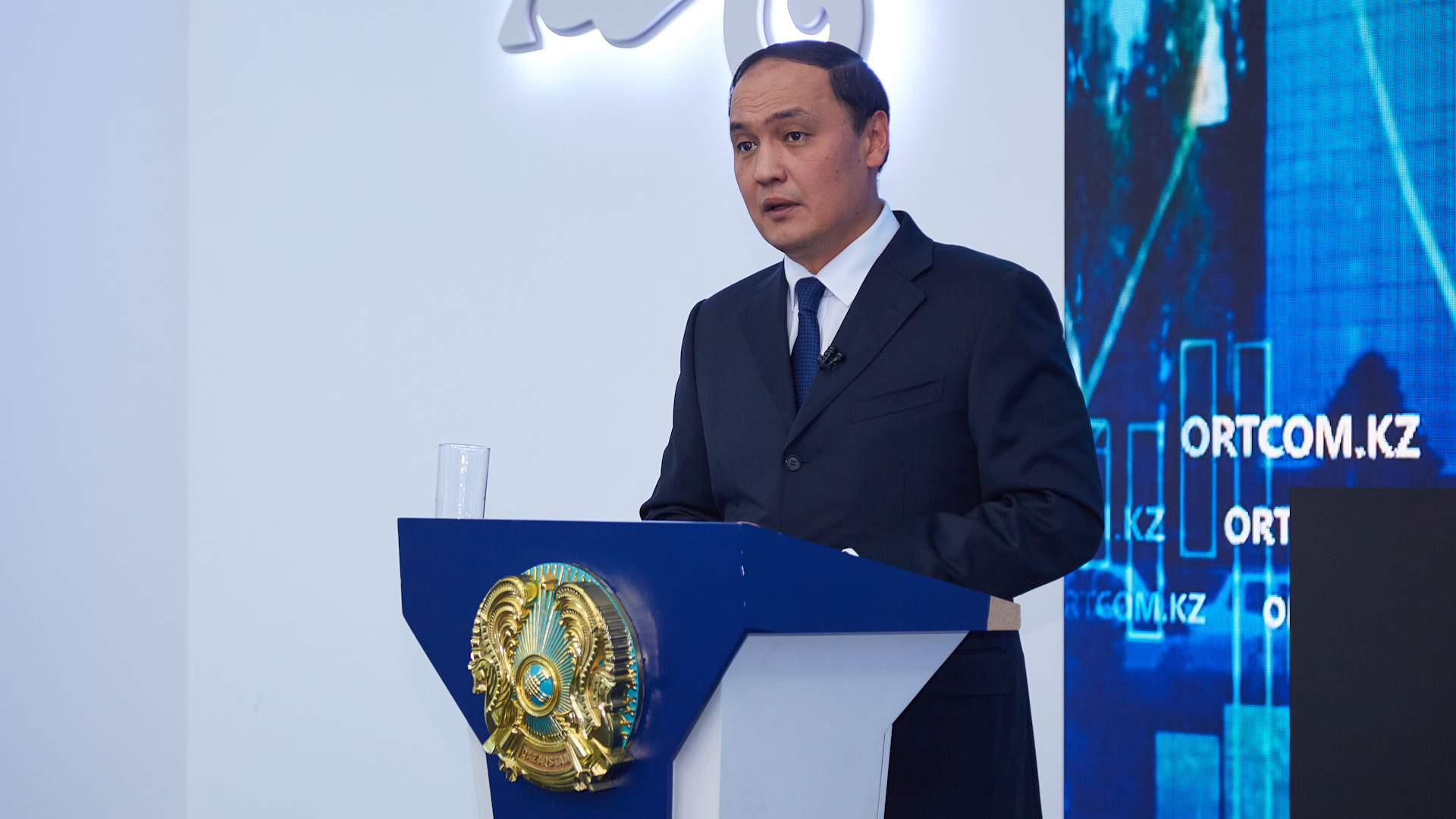Akim of Zhambyl Region Reads Two Books Over the Holidays — PR or Genuine Love for Literature?