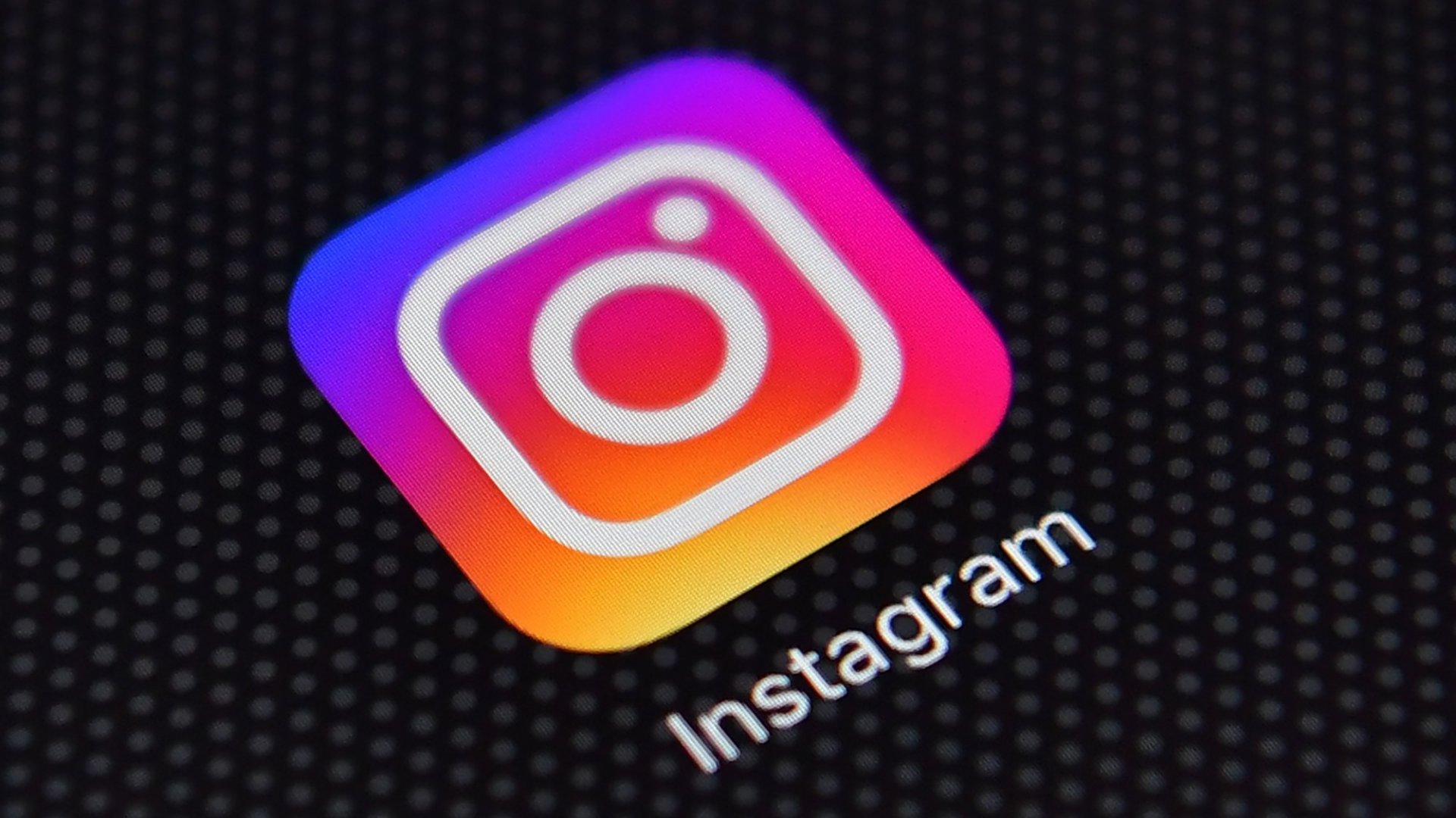 Instagram қолданушылардың бет-әлпетін жарнама үшін пайдалануда деп айыпталуда