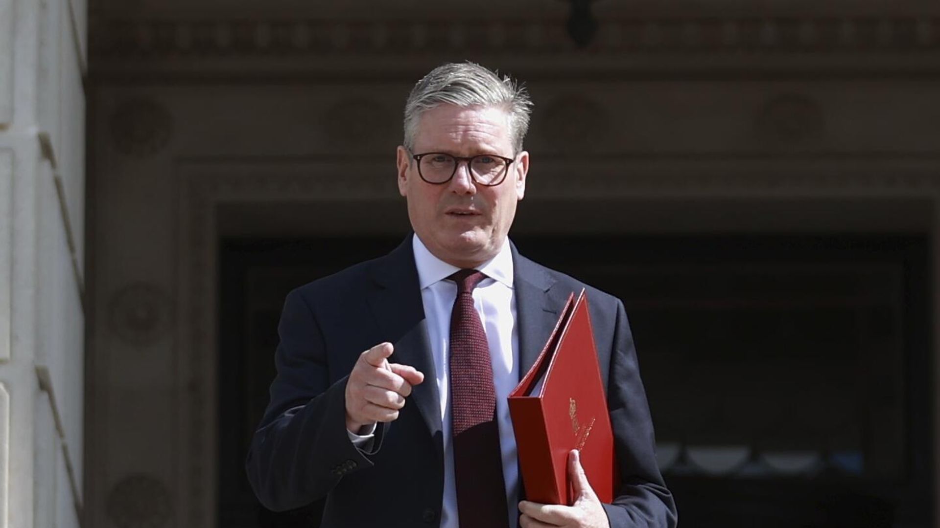 UK Prime Minister Caught in Hypocrisy: From Criticism to Congratulating Trump