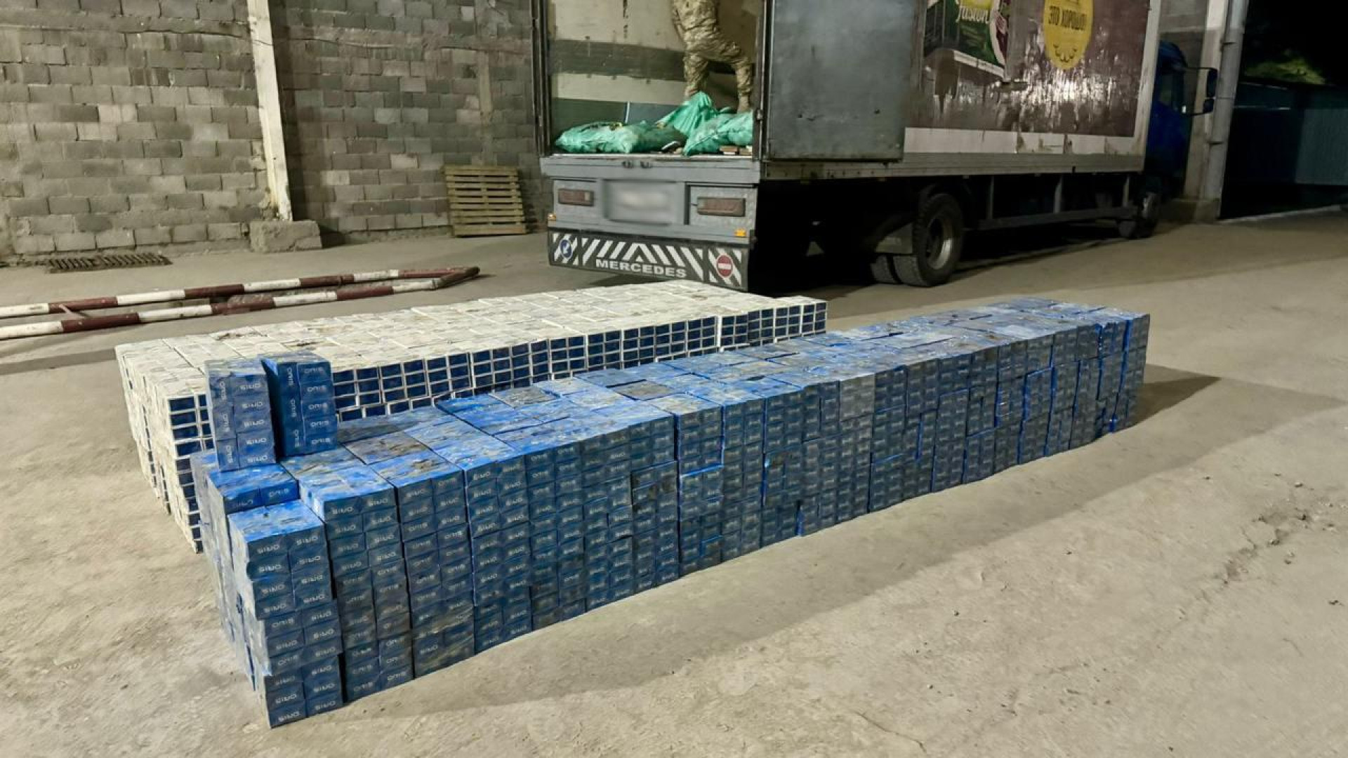 Жамбыл облысында ірі көлемдегі заңсыз темекі тәркіленді