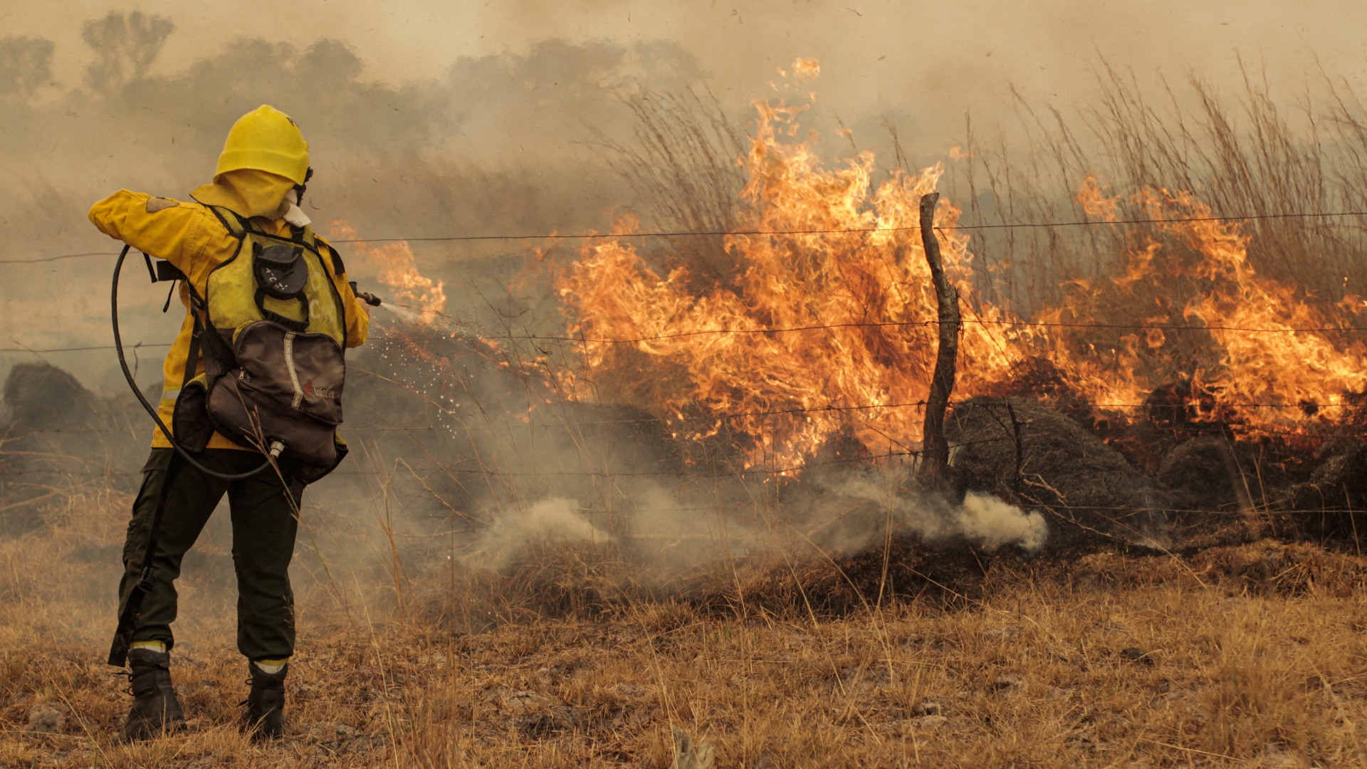 Massive Fire in Argentina Forces Authorities to Evacuate Residents