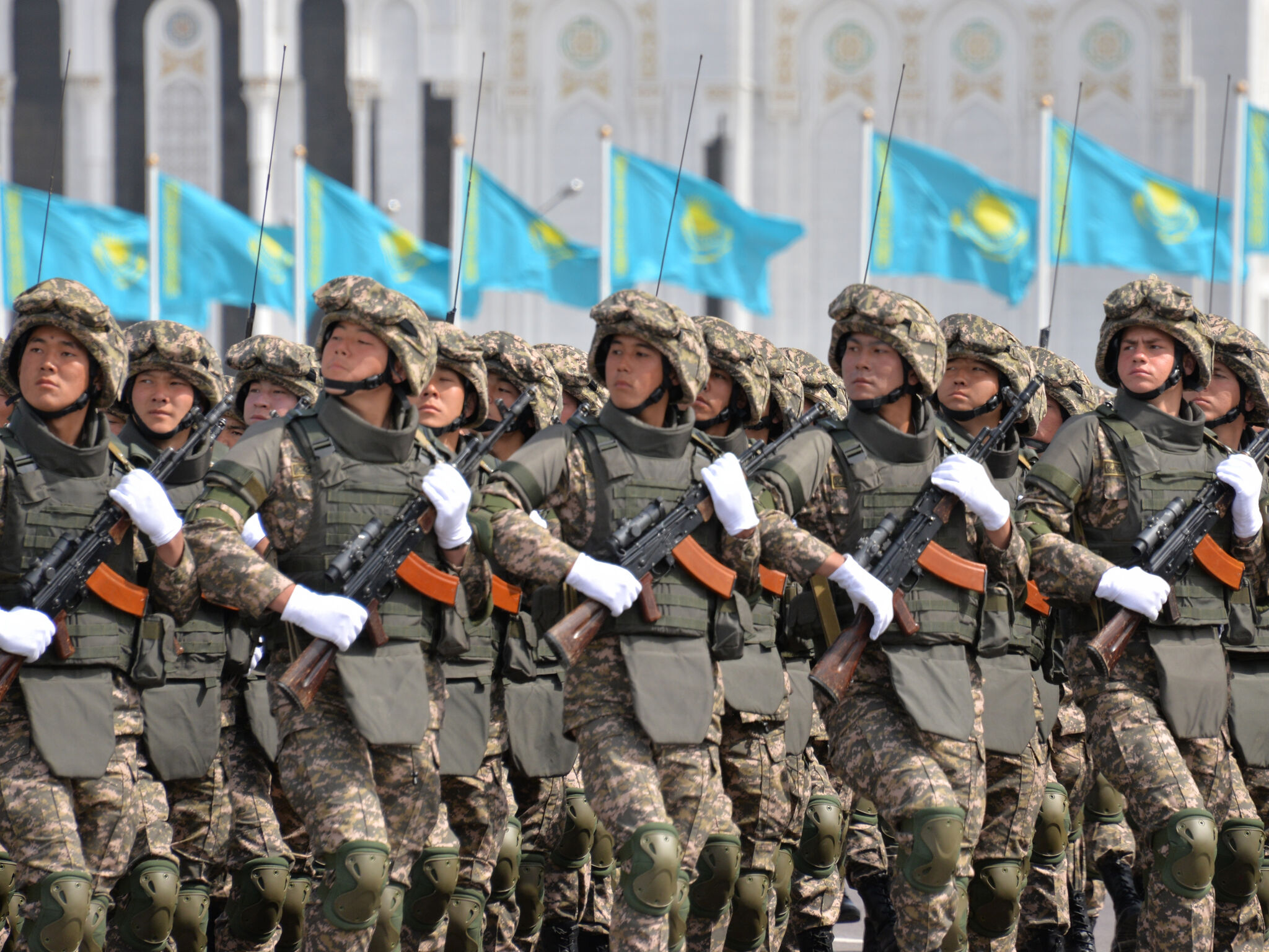 Сильная армия - опора страны