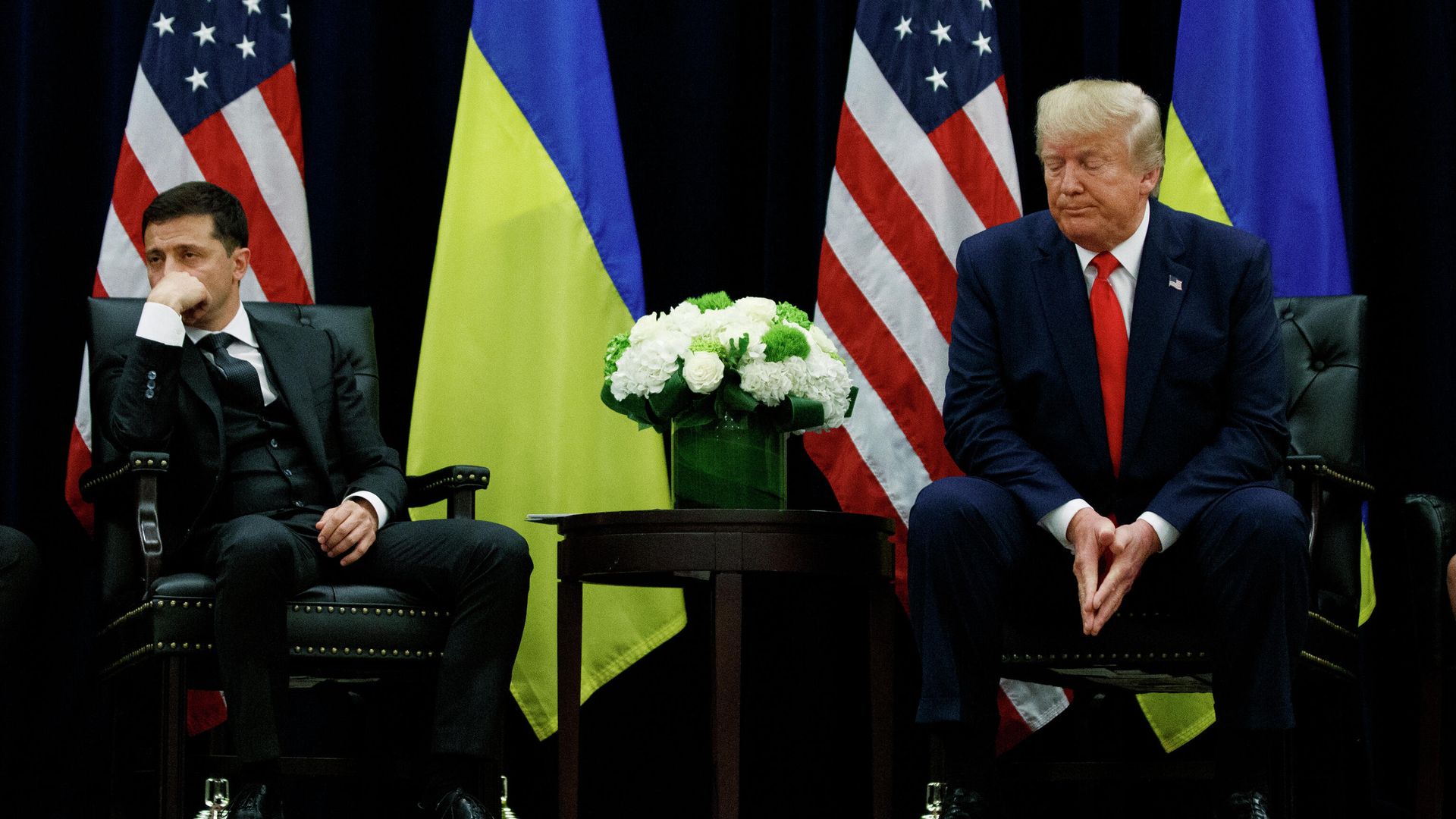 Трамп Зеленскийді «сайлаусыз диктатор» деп атады және АҚШ-тың Украинаға көмегін сынға алды