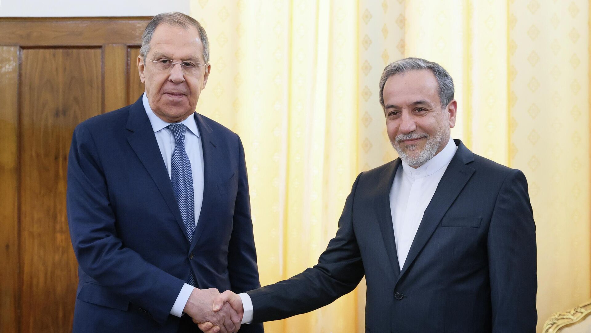 Lavrov Arrives in Tehran for an Official Visit
