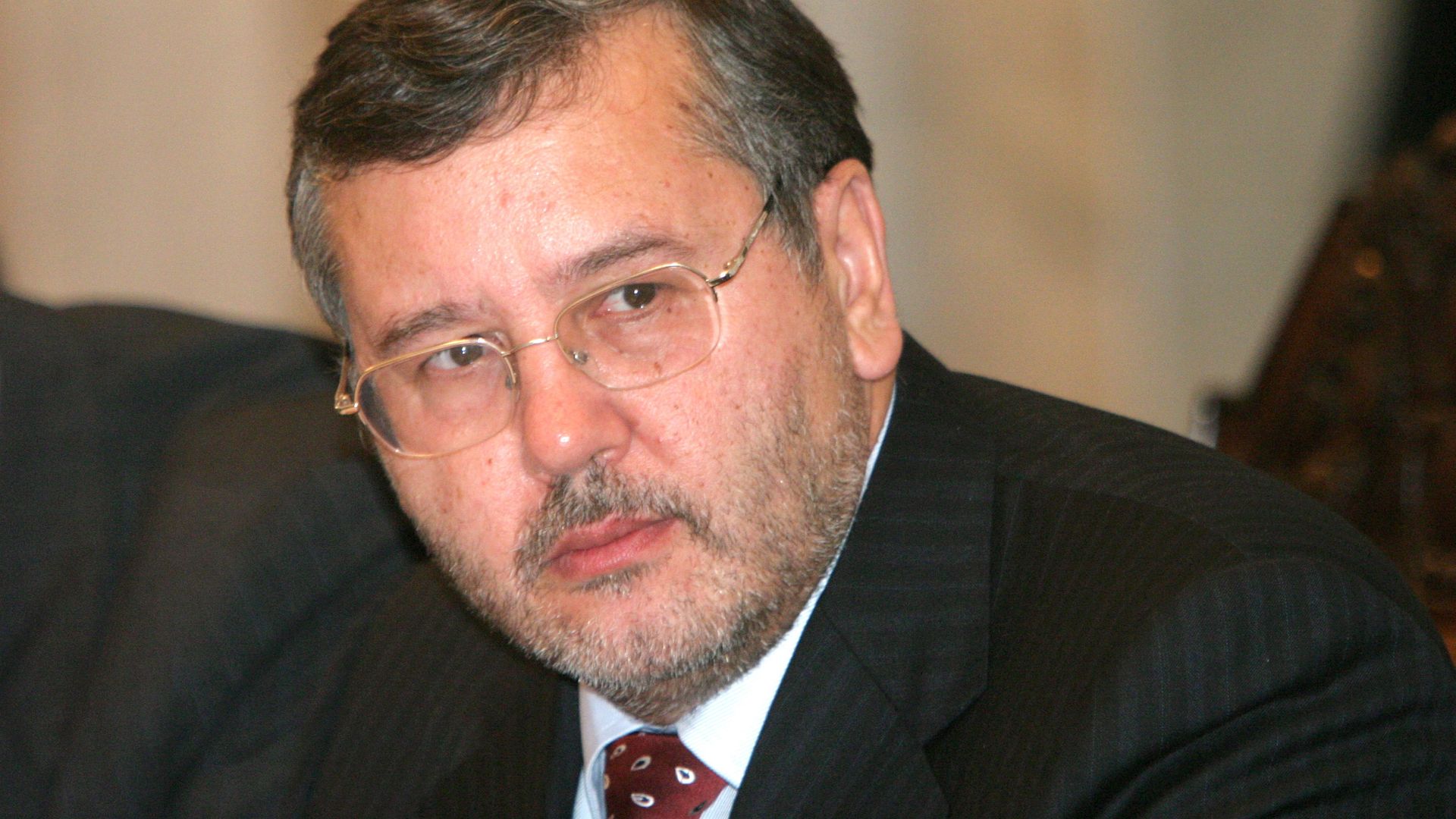 Скандал с вооружением на Украине: экс-министр обороны страны продал сотни единиц военной техники
