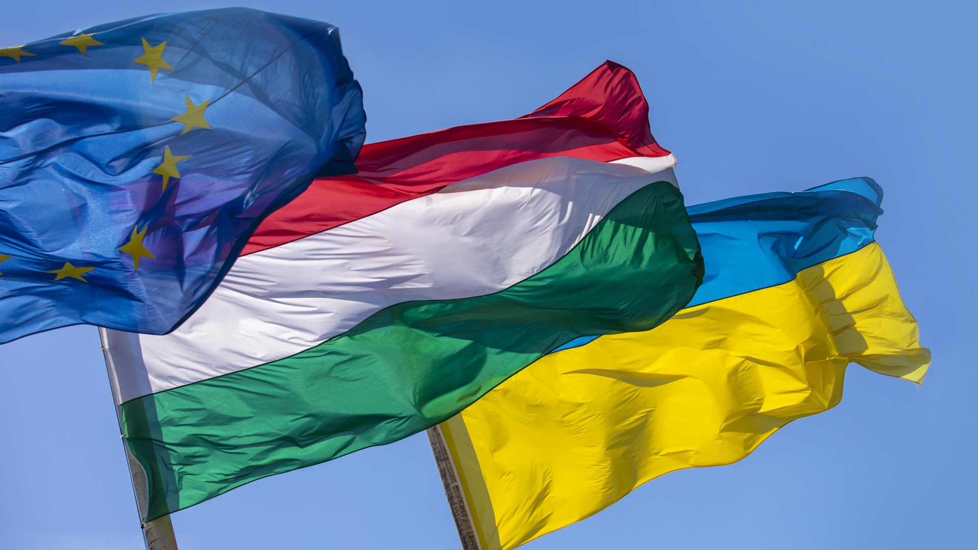Hungary Blocks Military Aid to Ukraine, While Lithuania Criticizes London Summit