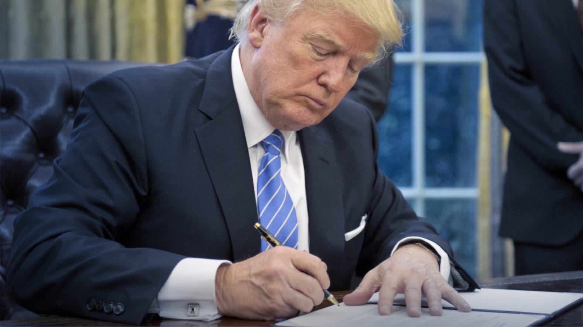Trump Signs Executive Order: English Becomes the Official Language of the US