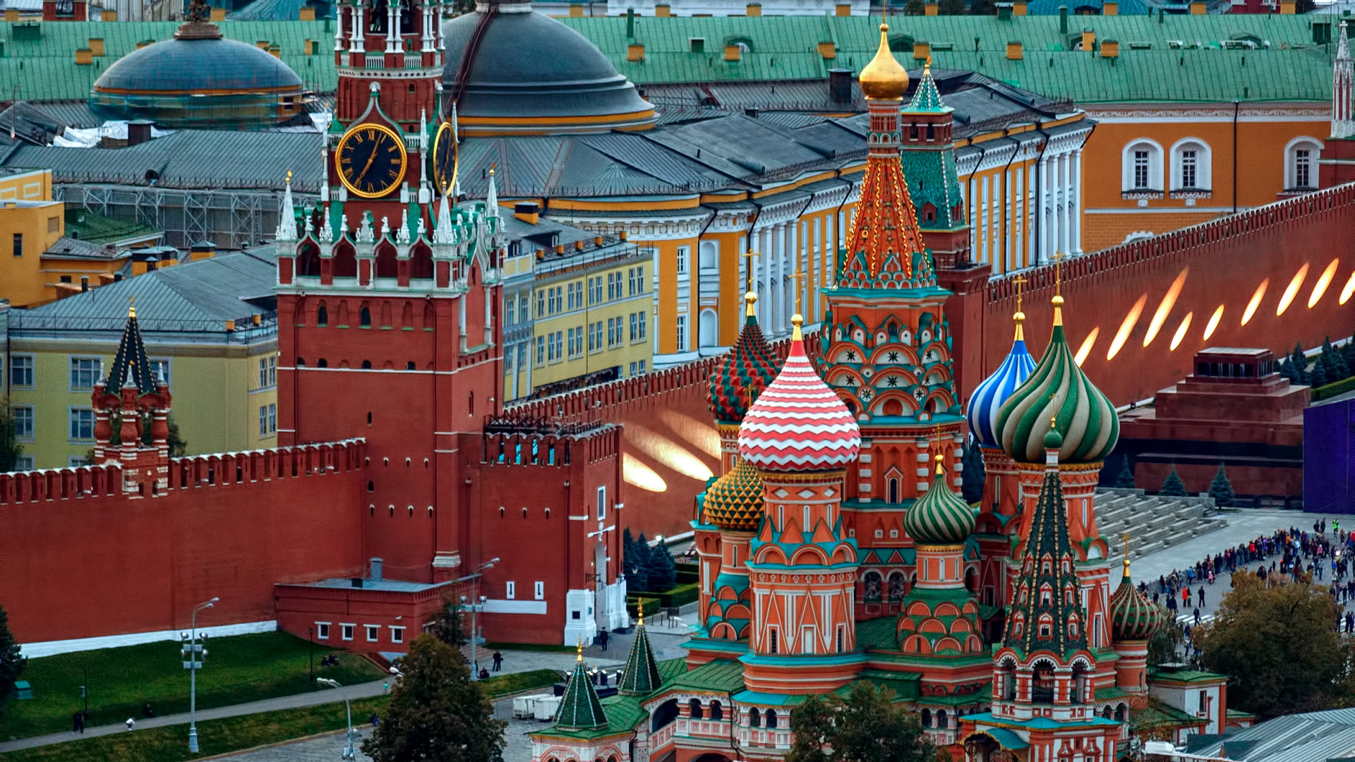 Moscow Hopes for Improved Relations with the U.S. Amid Cooling Ties with Ukraine