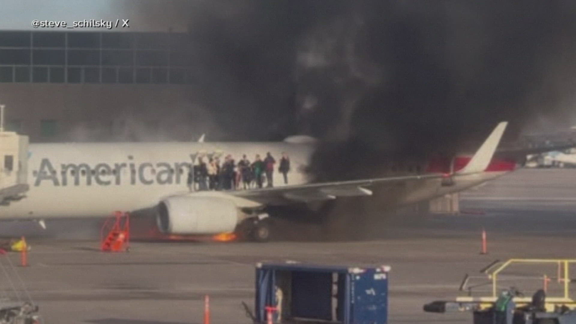 Пожар на борту самолёта American Airlines в Денвере