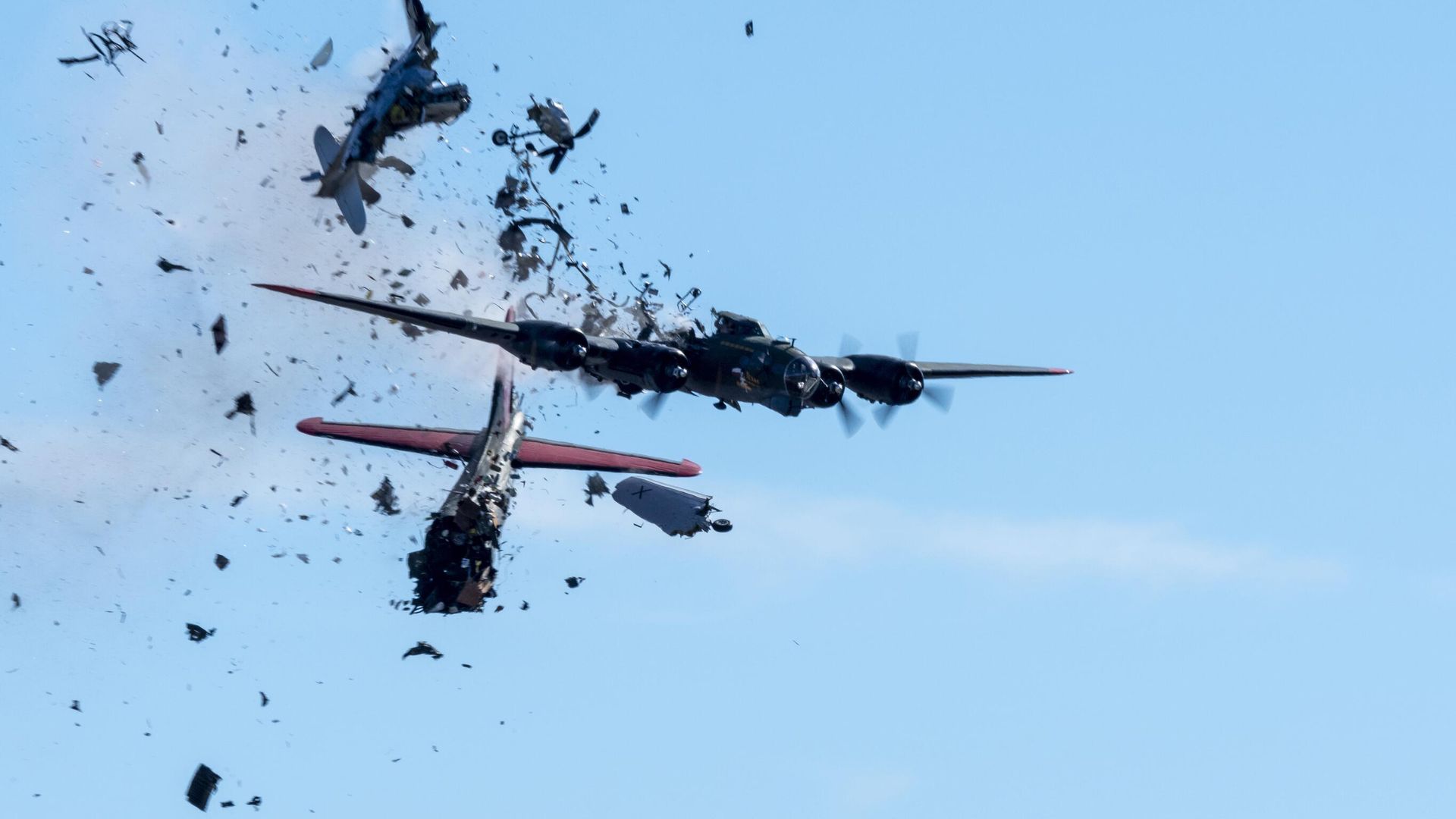Во Франции столкнулись два штурмовика Patrouille de France