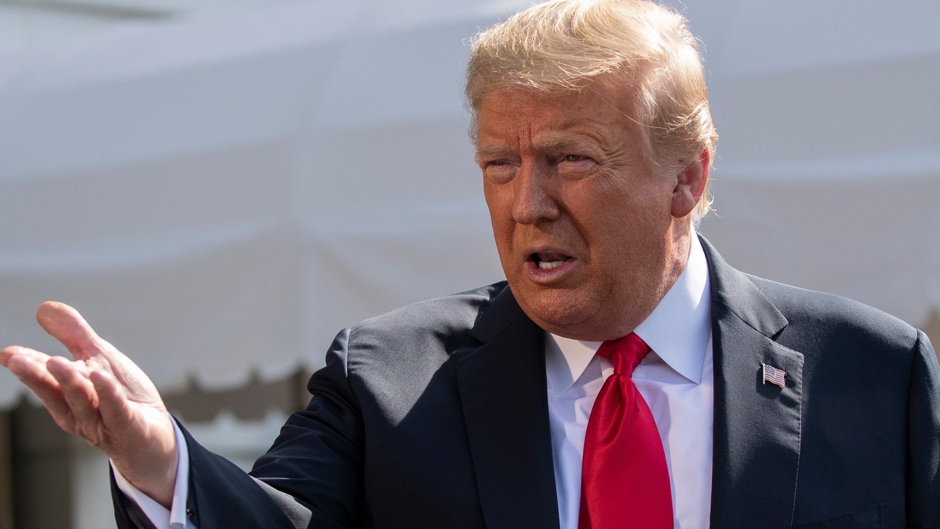 Trump threatens Russia and Ukraine over negotiations and resources