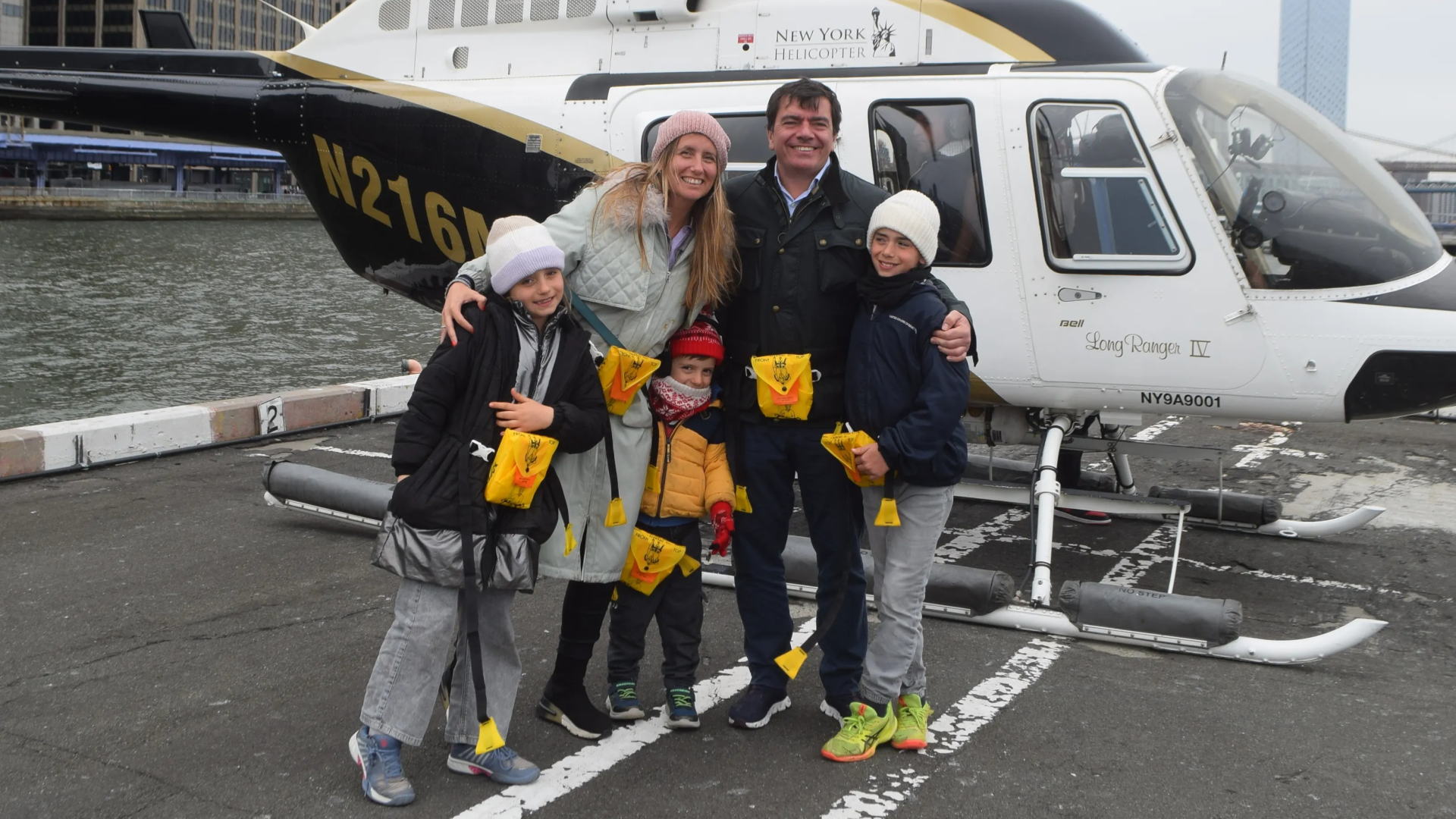 Six killed in helicopter crash into the Hudson River