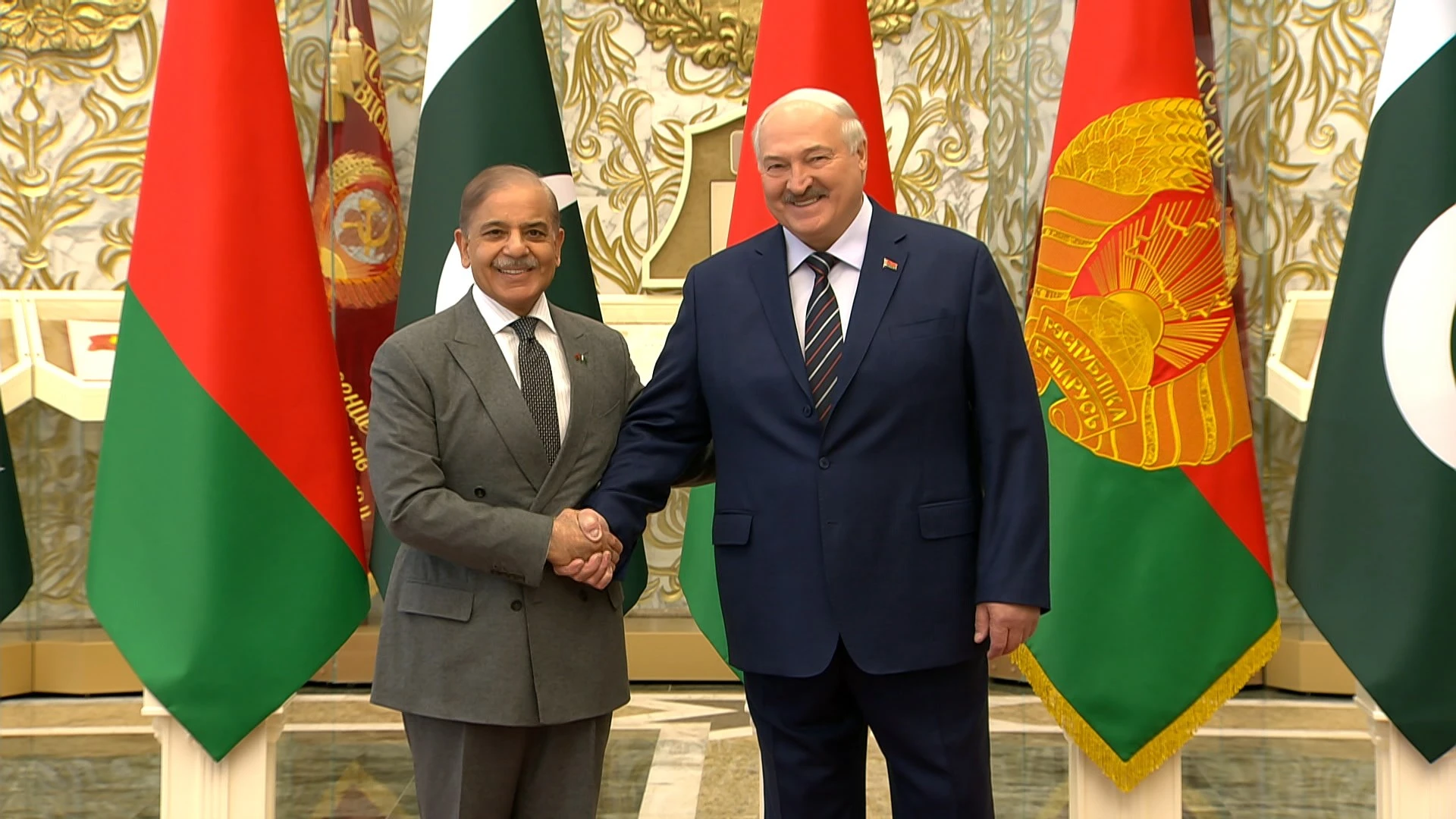 Lukashenko Announces Plans to Attract Up to 150,000 Specialists from Pakistan