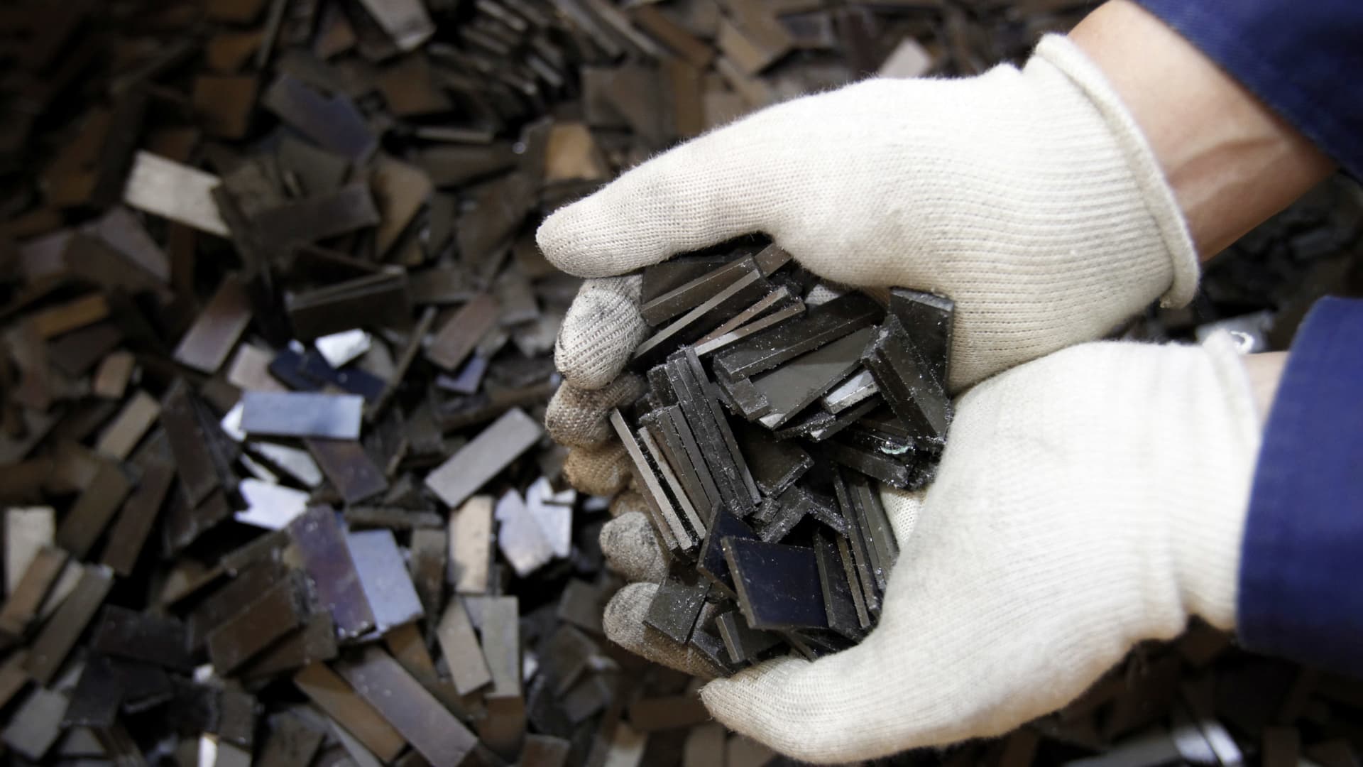 China Halts Rare Earth Exports in Response to U.S. Tariffs