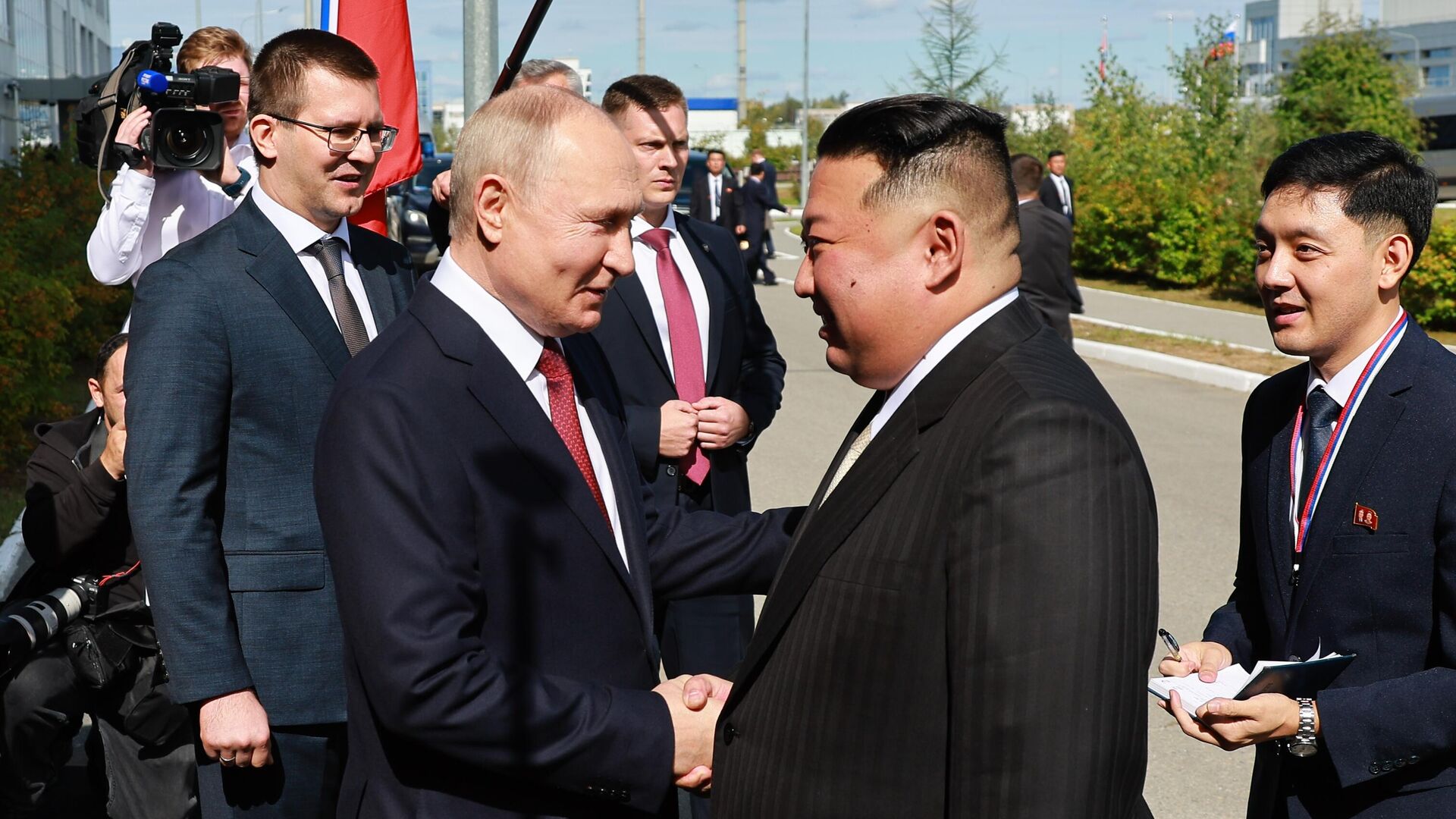 Россия и КНДР начали строительство автомобильного моста через границу