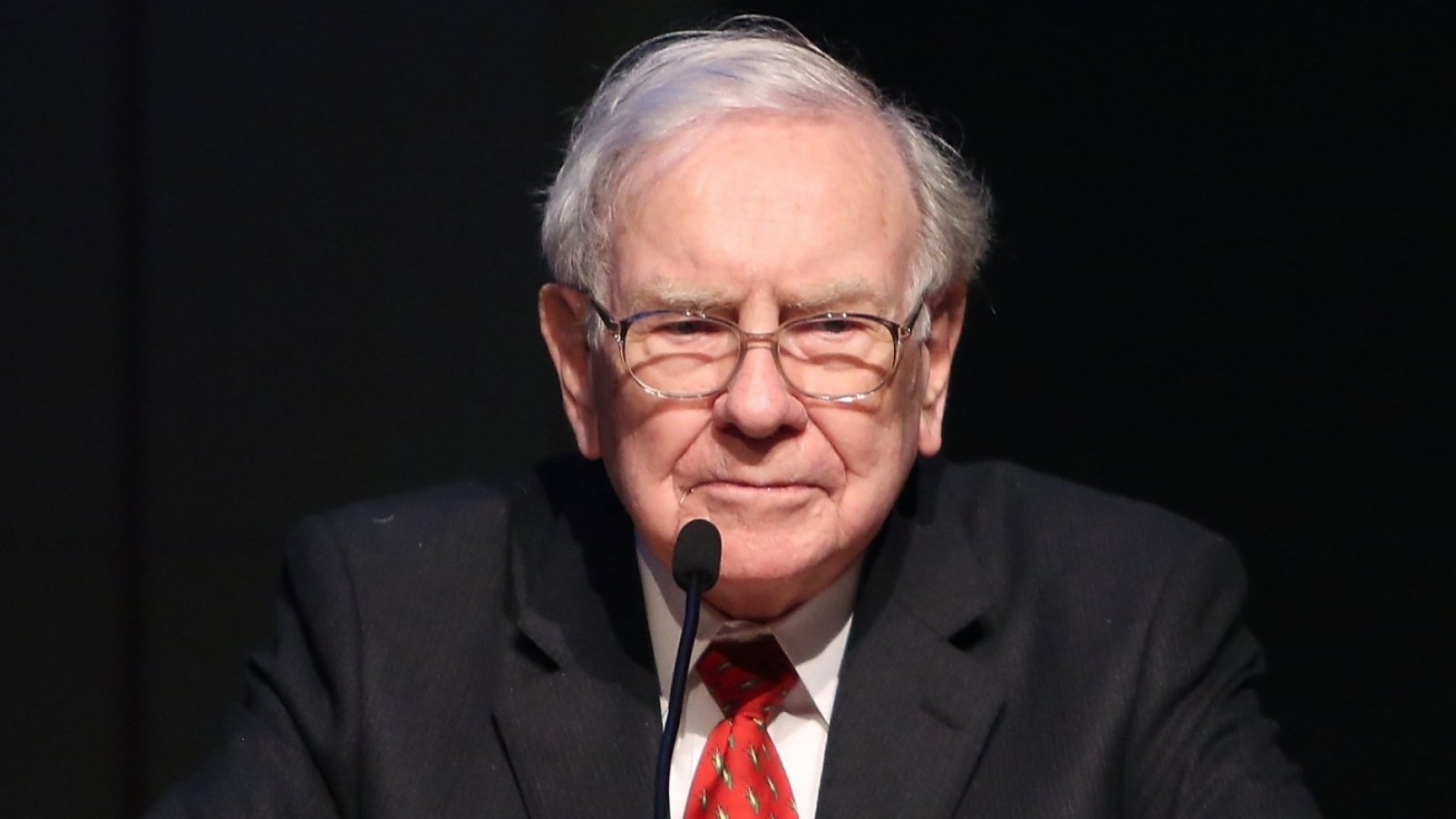 Buffett to Step Down as CEO of Berkshire by the End of 2025