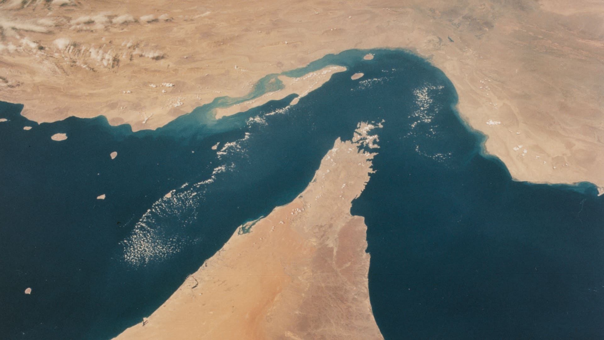 Iran Threatens to Block Strait of Hormuz Amid Escalation