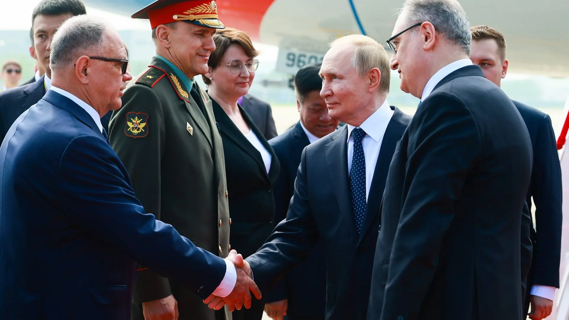 С четырехдневным визитом в Китай прибыл президент России.