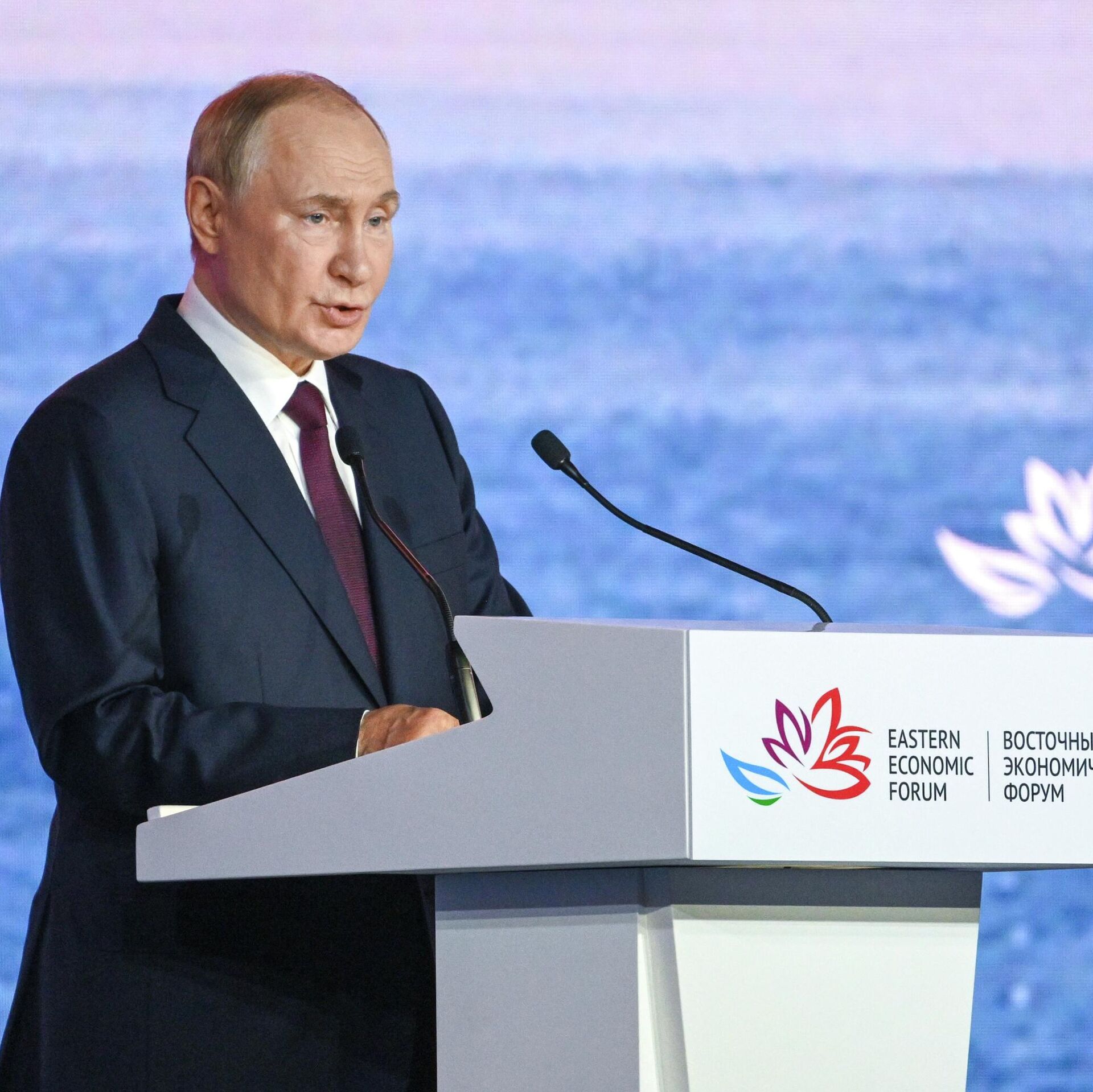 Президент РФ выступил на пленарном заседании Восточного экономического форума (ВЭФ)
